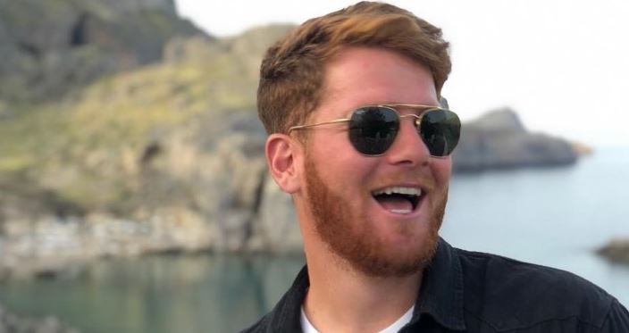 Σε άλλα νέα, ο Τζέιμς Καφετζής πετσοκόβει ξανά Survivor και ΣΚΑΪ