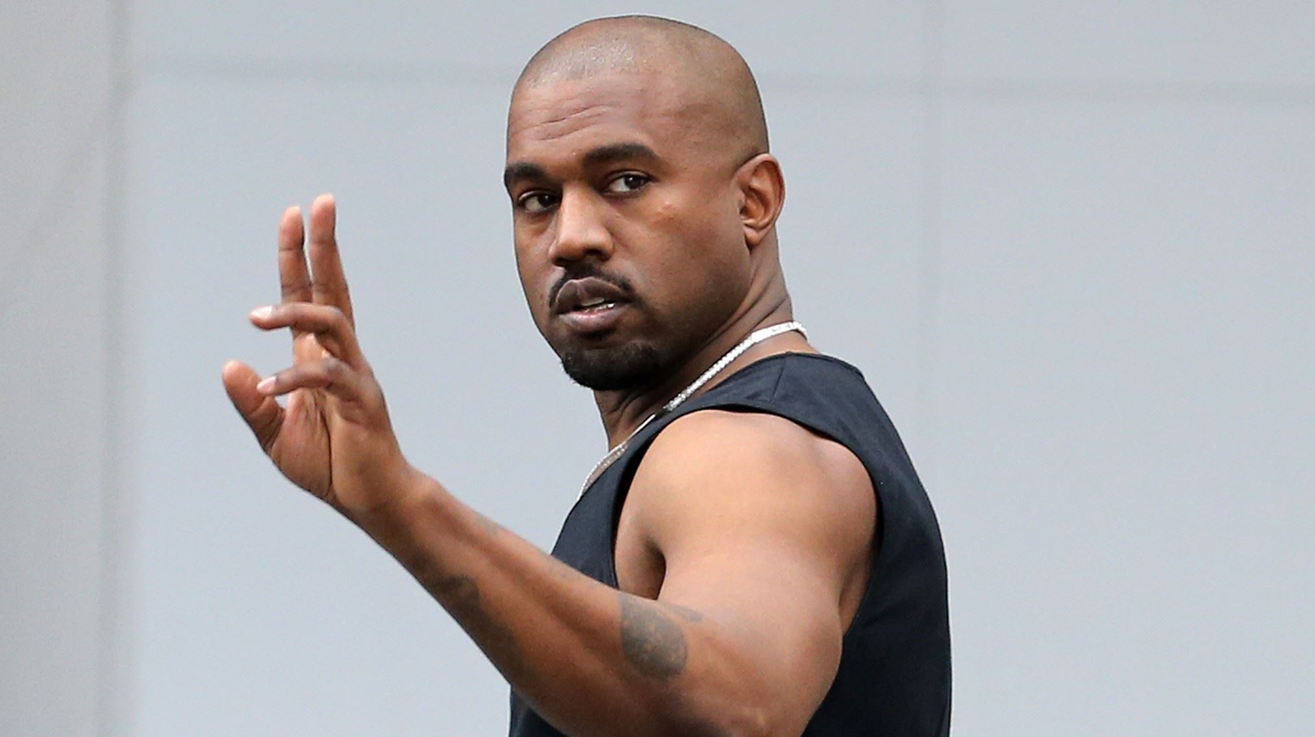 Τι συμβαίνει με τα ρούχα του Kanye West;