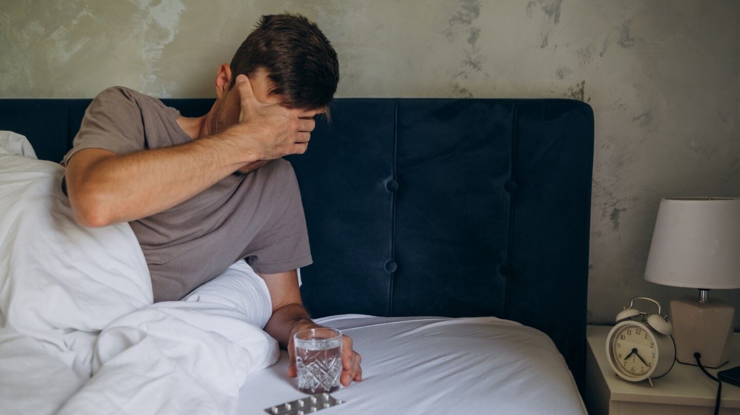 Όχι, δεν είναι ιδέα σου, τα hangover γίνονται όλο και χειρότερα