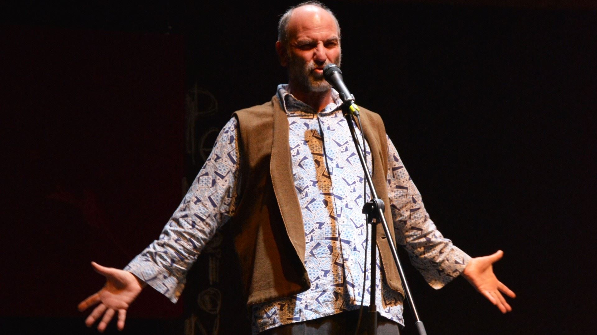 Το μικρό αναρχικό καλοκαίρι και η από σκηνής φιλοσοφία