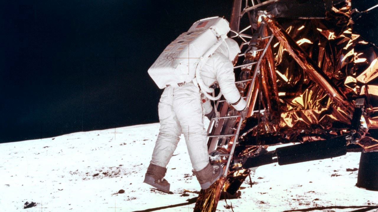 To 2022 όλοι θέλουν να πάνε στη Σελήνη. Αλλά γιατί;