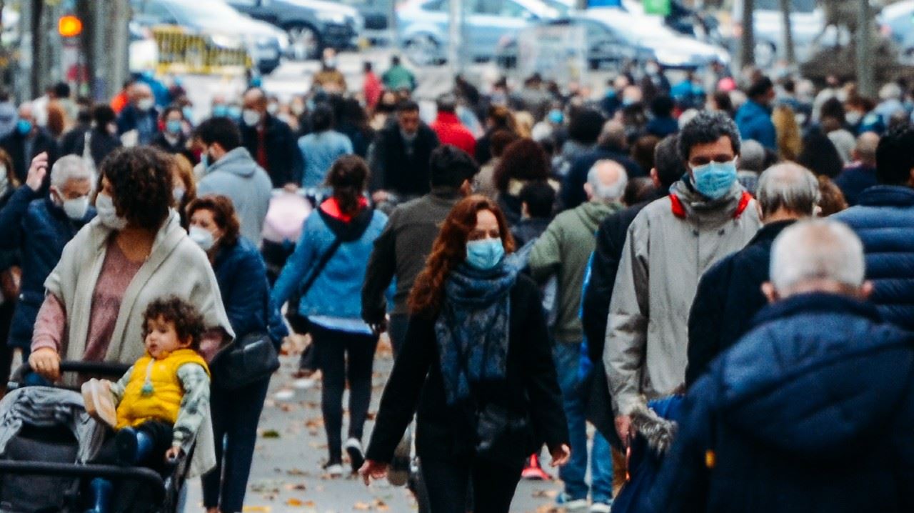 Κορονοϊός: Εκτόξευση με 3.739 νέα κρούσματα