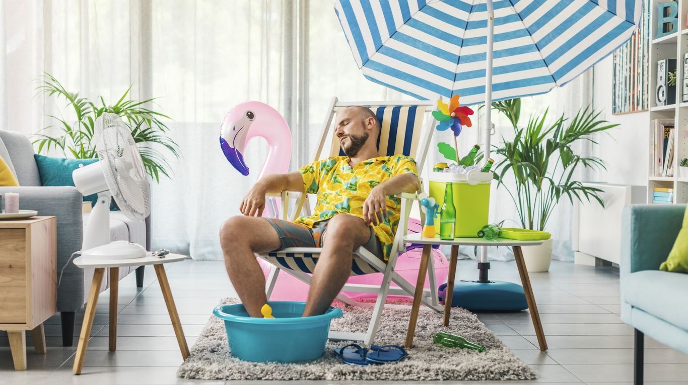 Τι λέει η ψυχολογία για εσένα που θέλεις να περνάς το Σαββατοκύριακο στο σπίτι