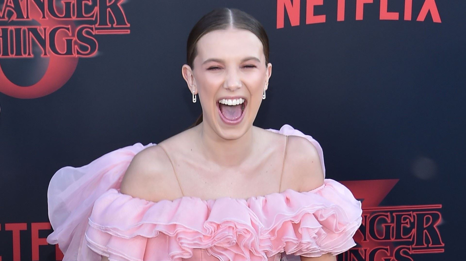 Γιατί η Millie Bobby Brown είναι η τέλεια κινηματογραφική Britney Spears