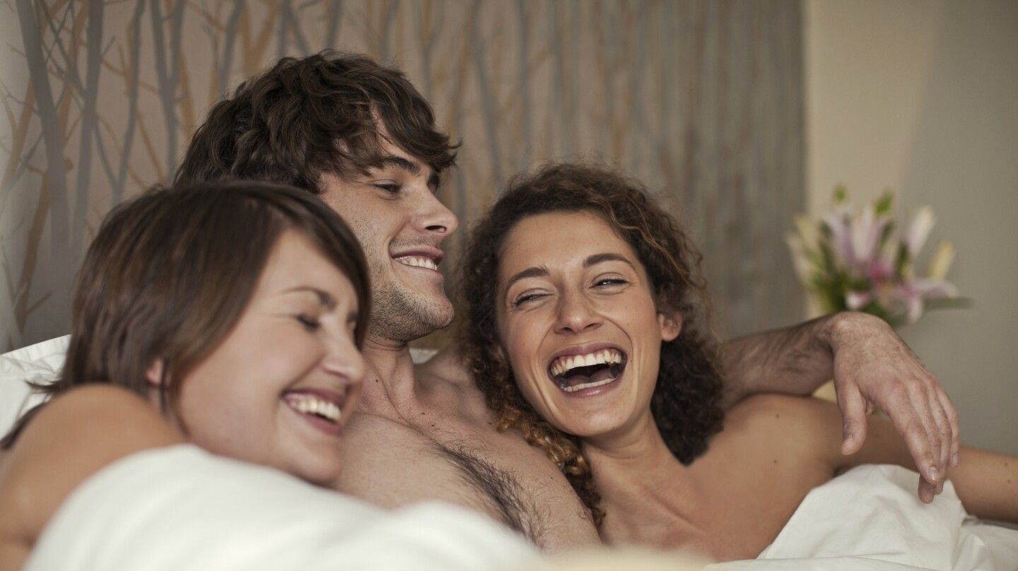 Πώς να προσεγγίσεις την ιδέα για τρίο, χωρίς να καταστρέψεις τη σχέση σου