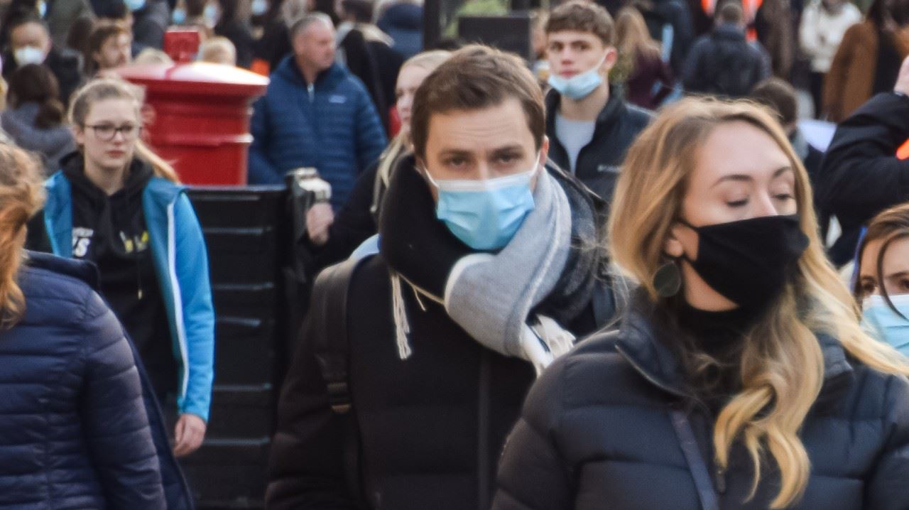 Κορονοϊός: Στο κόκκινο με 72 θανάτους και 551 διασωληνωμένους