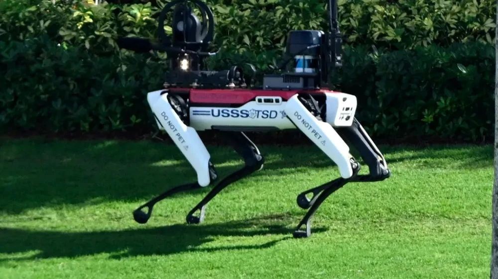 Αυτά είναι τα ρομποτικά σκυλιά που προστατεύουν την έπαυλη του Donald Trump