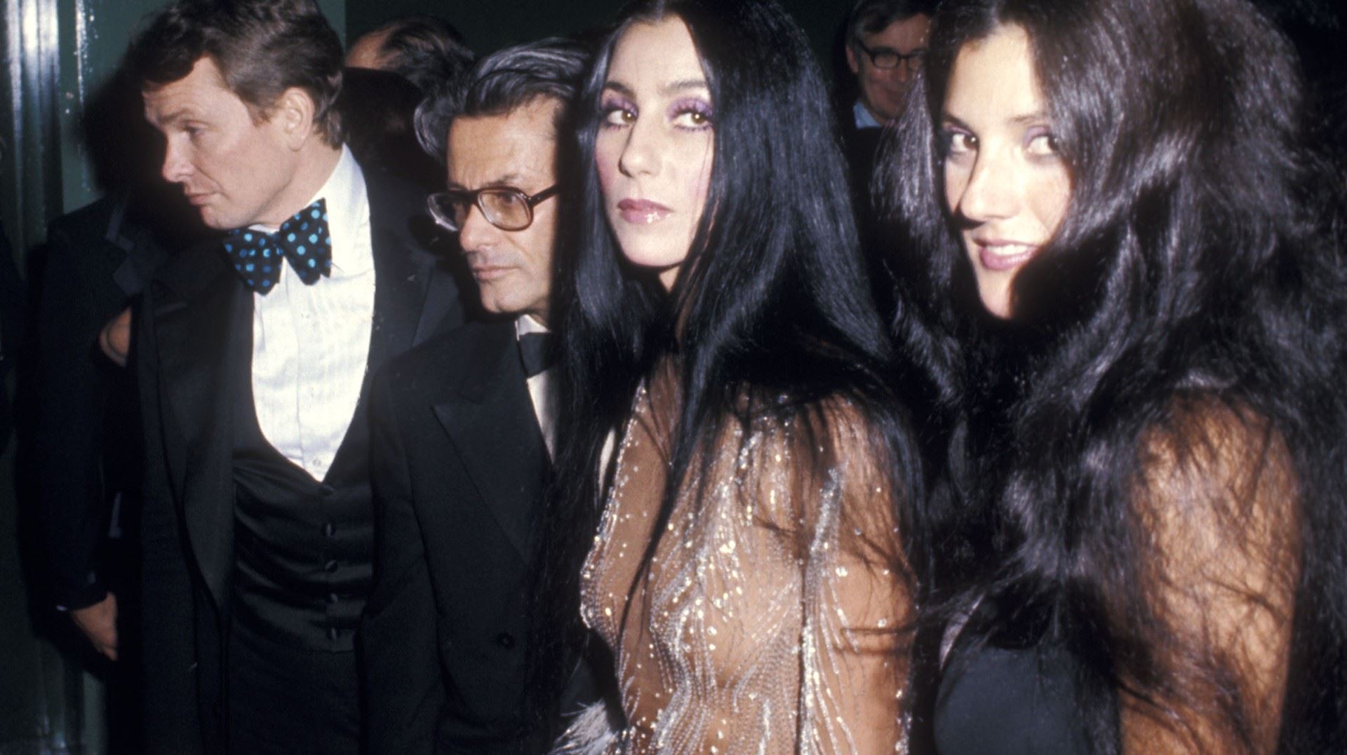 Η Cher, η Megan Fox και οι υπόλοιπες με τα 'γυμνά' φορέματα