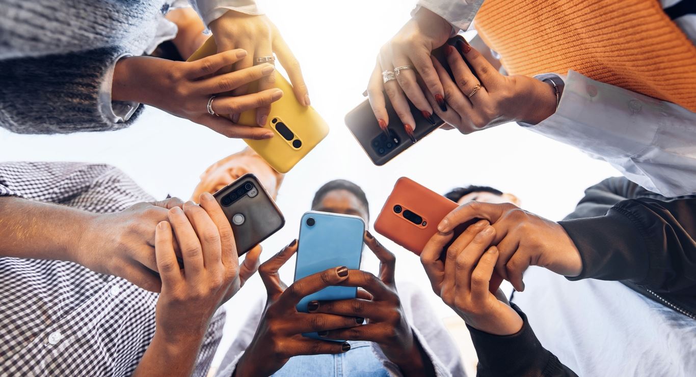 Η αγορά των smartphones επανήλθε στα επίπεδα του 2014