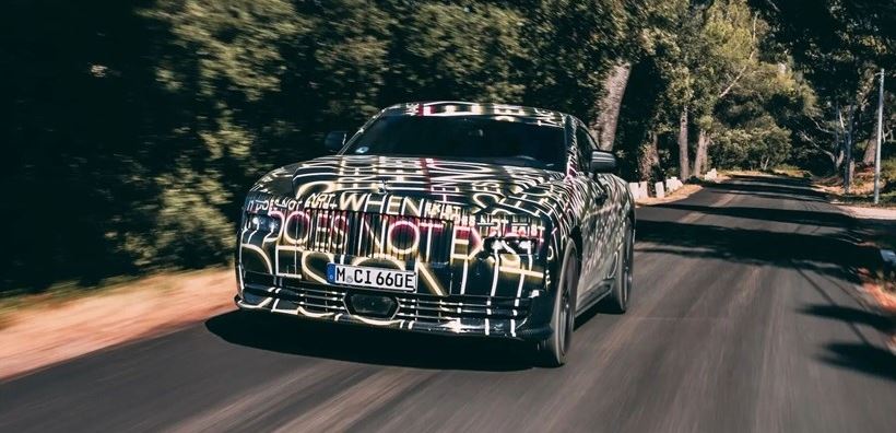 To πρώτο ηλεκτρικό αυτοκίνητο της Rolls-Royce βολτάρει στη Γαλλική Ριβιέρα