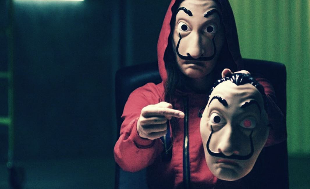 Γιατί όλοι κολλάμε με σειρές όπως το La Casa de Papel