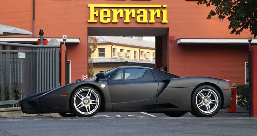 Πωλείται η μοναδική μαύρη ματ Ferrari Enzo στον κόσμο