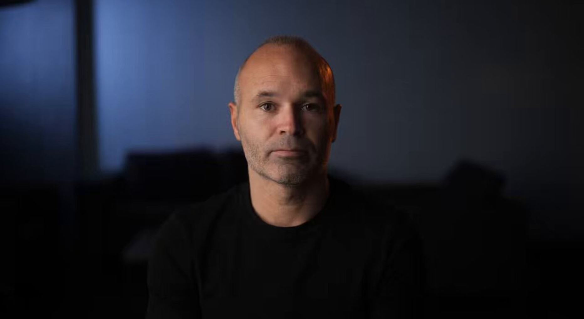 Είδαμε τον Andres Iniesta με δάκρυα στα μάτια να ανακοινώνει ότι σταματά το ποδόσφαιρο (video)