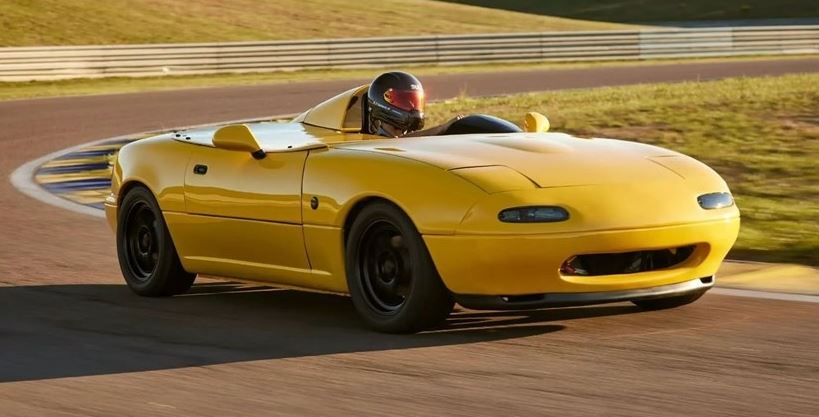 Ναι, κυκλοφορεί μονοθέσιο restomod Mazda MX-5 πρώτης γενιάς