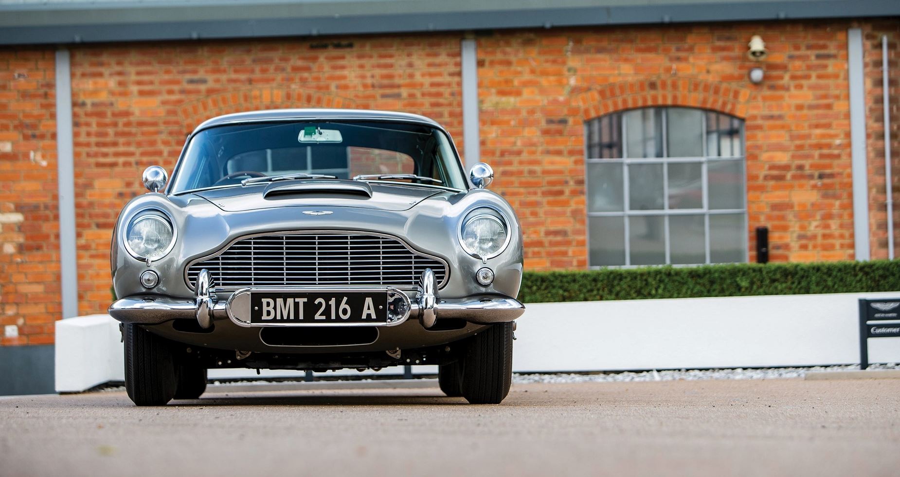 Aston Martin DB5: Το πιο εμβληματικό και ακριβό Bond car της ιστορίας