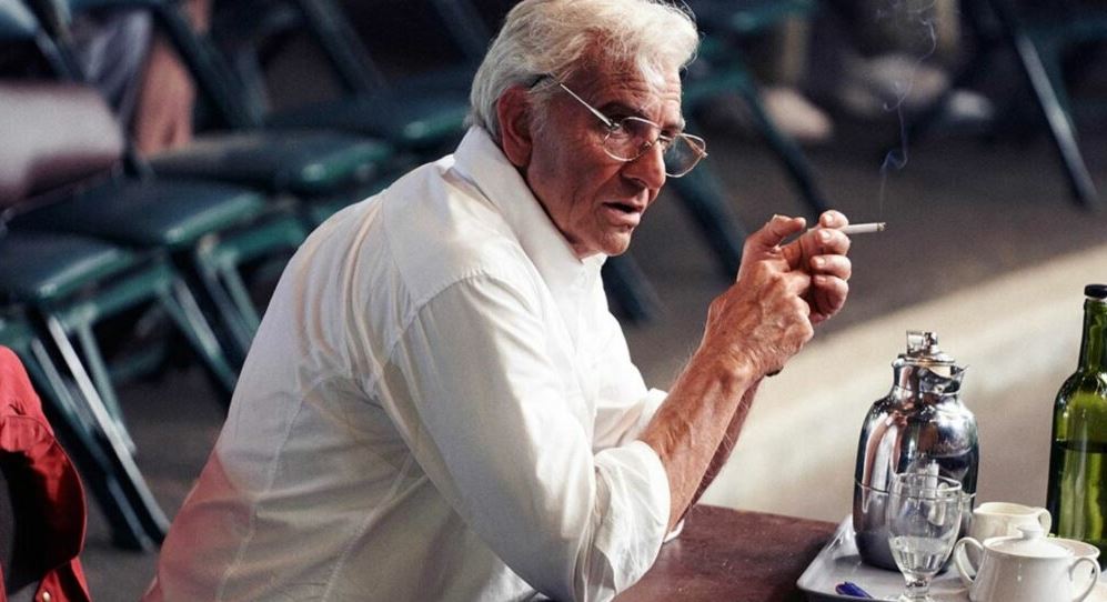 Ο Bradley Cooper εξηγεί και εξηγείται για την προσθετική μύτη στο Maestro