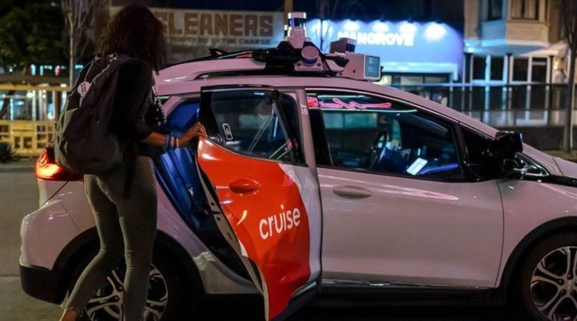 Ένα αυτόνομο ταξί τριγυρνά στο Σαν Φρανσίσκο