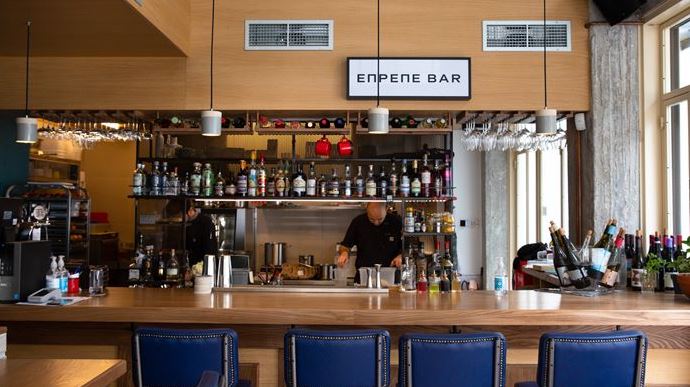 Στην Κυψέλη "Έπρεπε" να γίνει ένα μπαρ. Και έγινε.