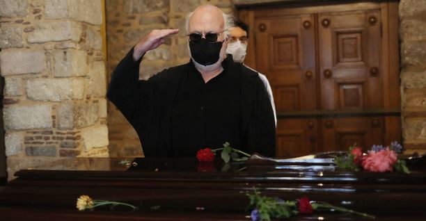 Το πρόβλημα με τον στρατιωτικό χαιρετισμό του Διονύση Σαββόπουλου