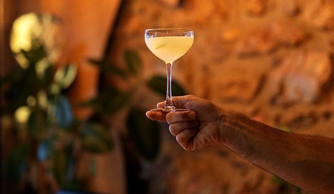 Στη Νέα Φιλαδέλφεια ξέρουν (και) από cocktails