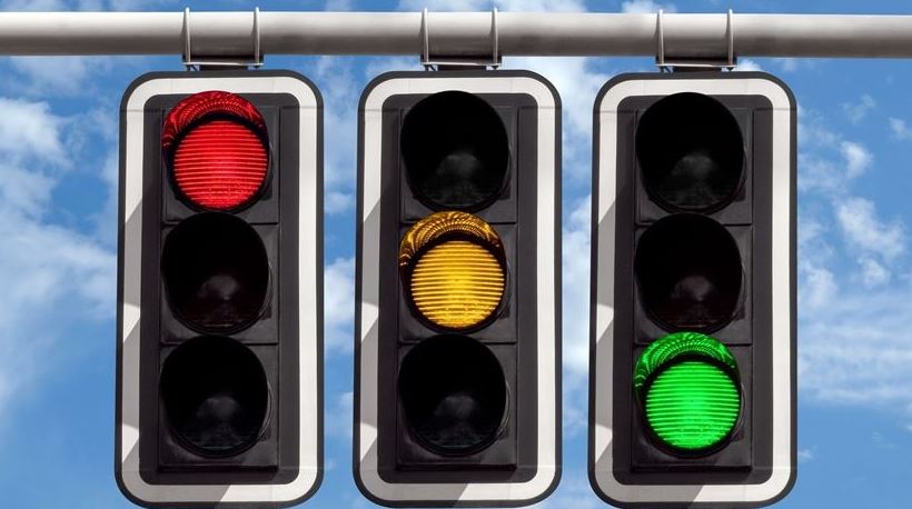 Έρχεται τέταρτο χρώμα στα φανάρια κυκλοφορίας