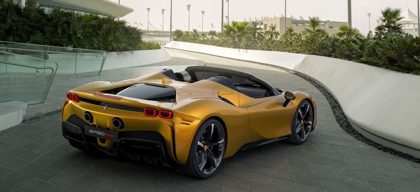 Η Ferrari SF90 Spider είναι το πιο extreme convertible