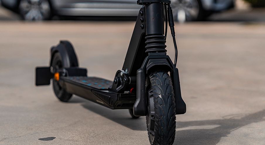 Το ηλεκτρικό πατίνι της Mercedes είναι καλύτερο από σκούτερ