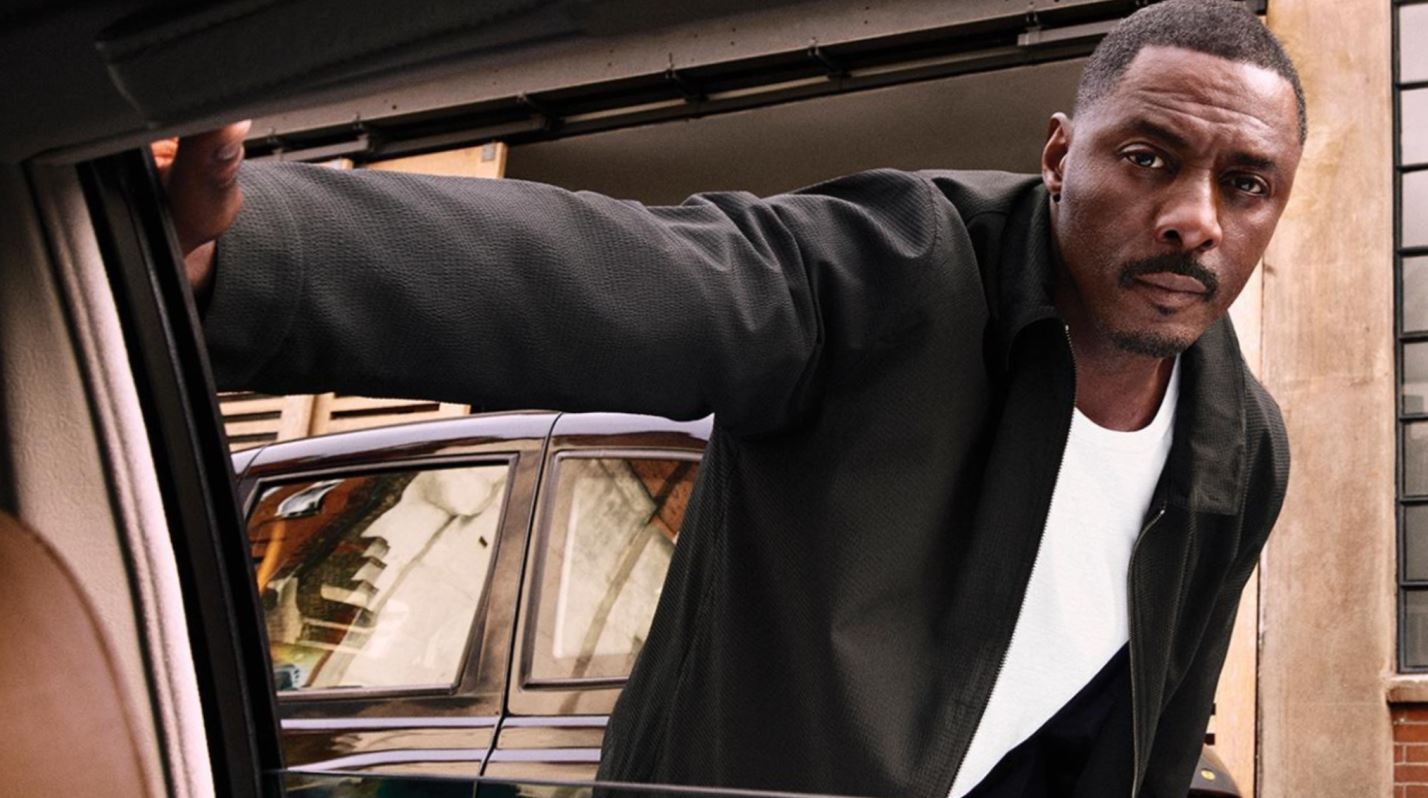 Ο Idris Elba επαναπροσδιορίζει το αντρικό στυλ φορώντας Calvin Klein