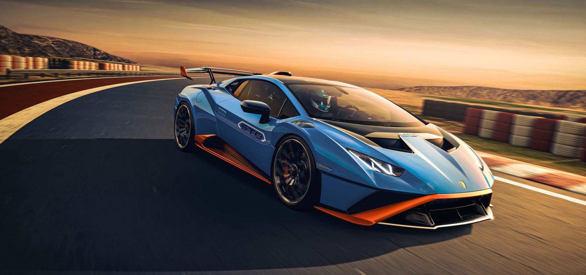 Η Lamborghini Huracan STO βγαίνει από την πίστα στον δρόμο