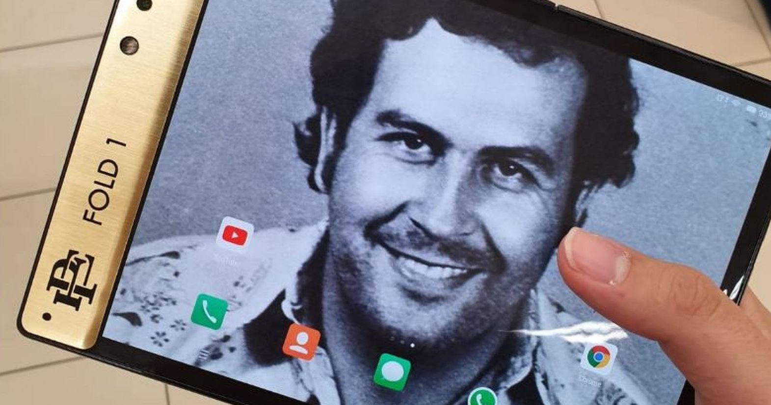 O αδερφός του Pablo Escobar μόλις παρουσίασε το smartphone του
