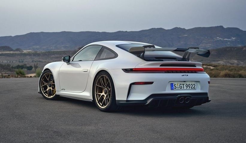 Η νέα και τρομερή Porsche 911 GT3-για πρώτη φορά με πίσω καθίσματα (video)