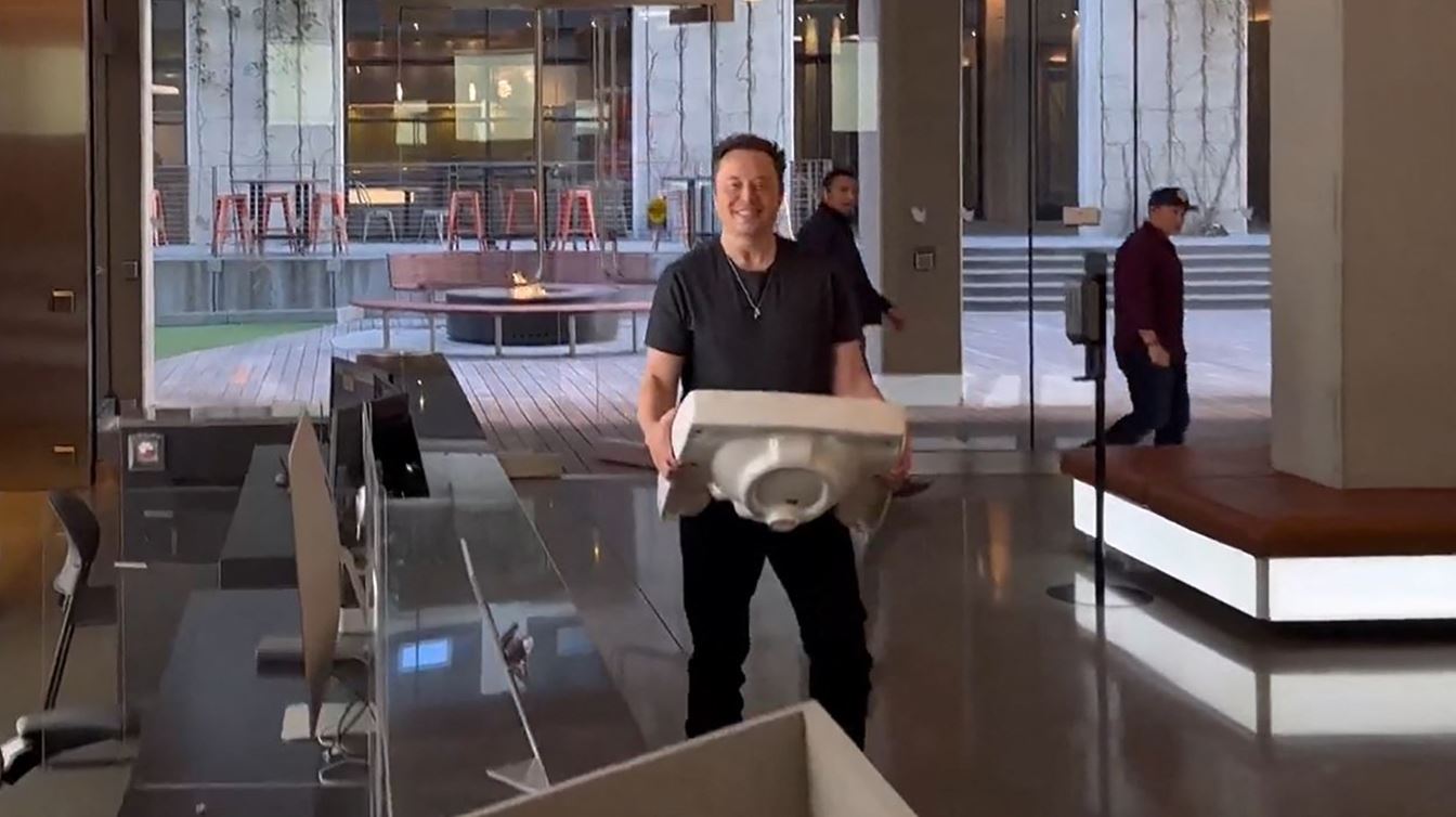 Οι πρώτες ριζικές αλλαγές στο Twitter δια χειρός Elon Musk