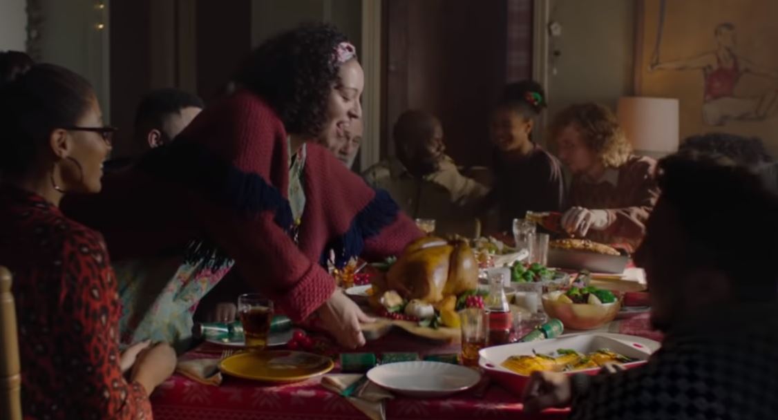 Το νέο spot της Coca-Cola φέρνει τα Χριστούγεννα, φυσικά