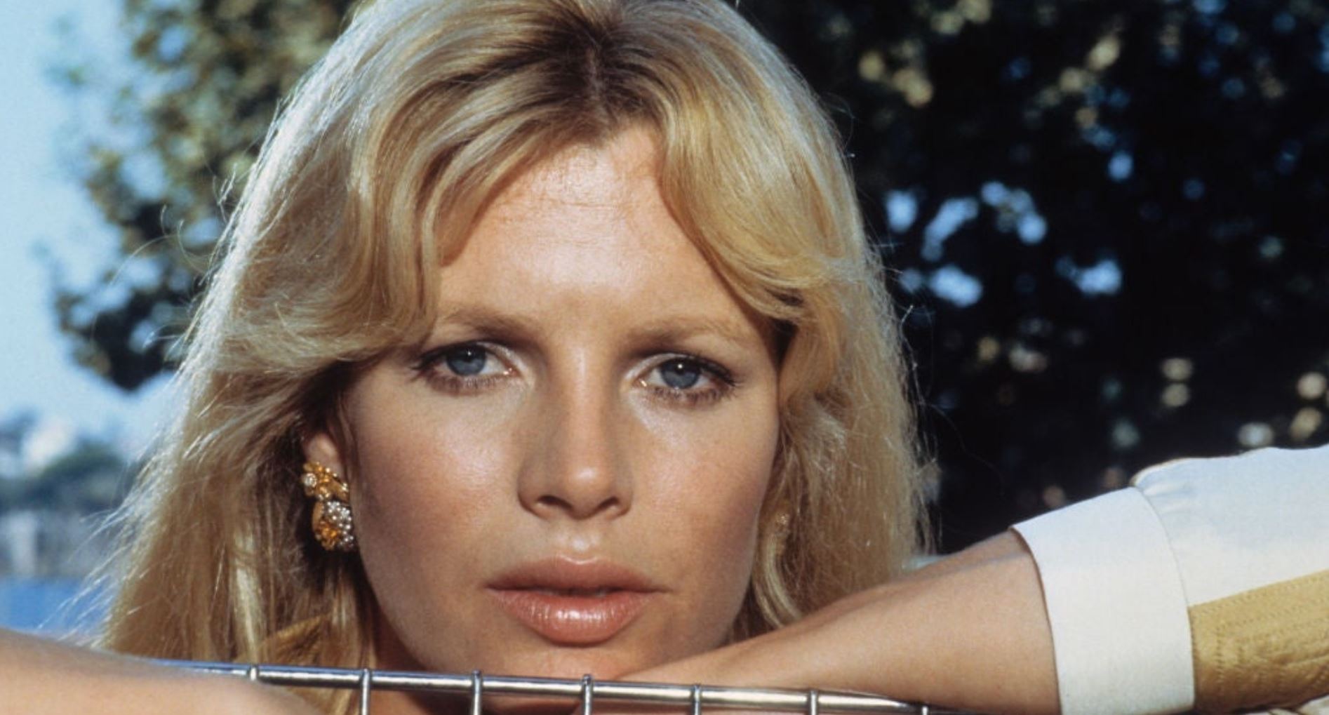 Η Kim Basinger και η παντοτινή γοητεία της 'σεξωγήινης' των '80s