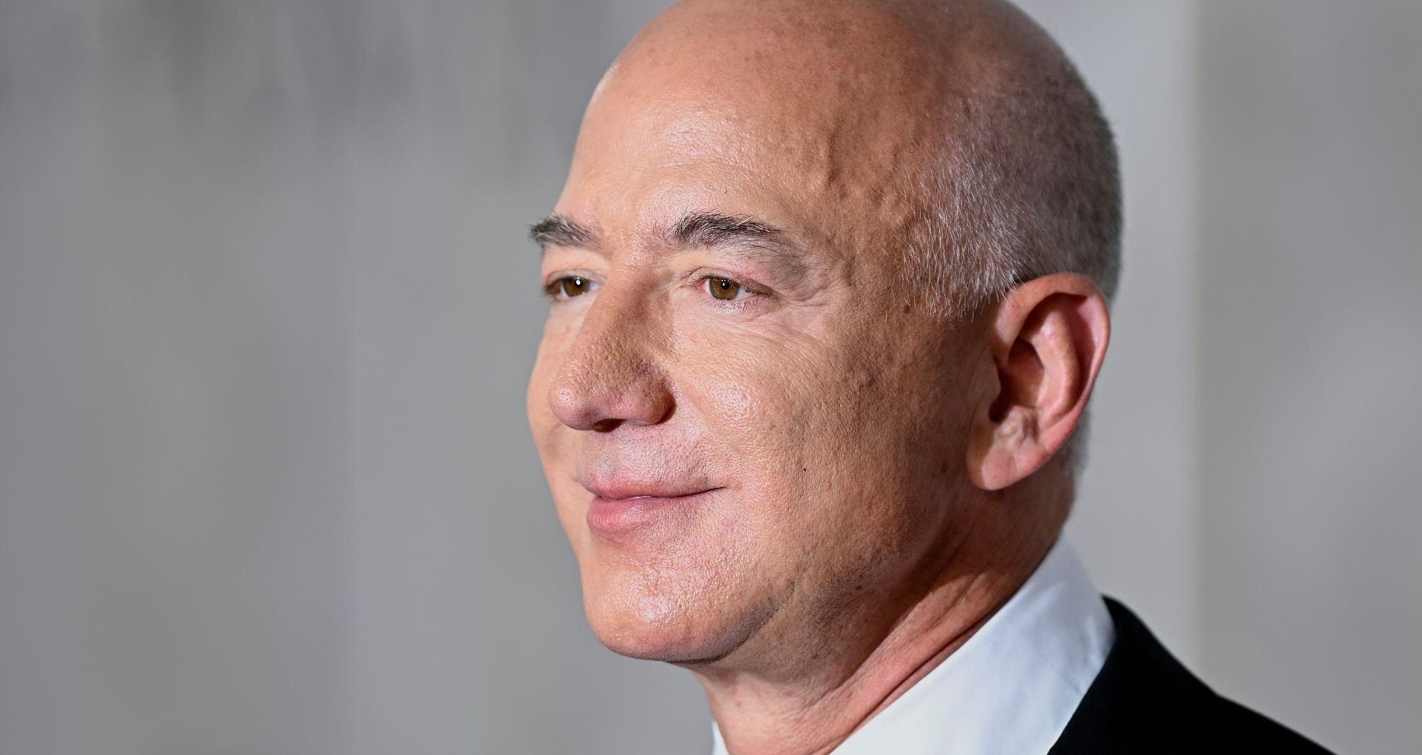 Ο Jeff Bezos δουλεύει ακόμα στο γραφείο που έφτιαξε ο ίδιος από μία πόρτα το 1995