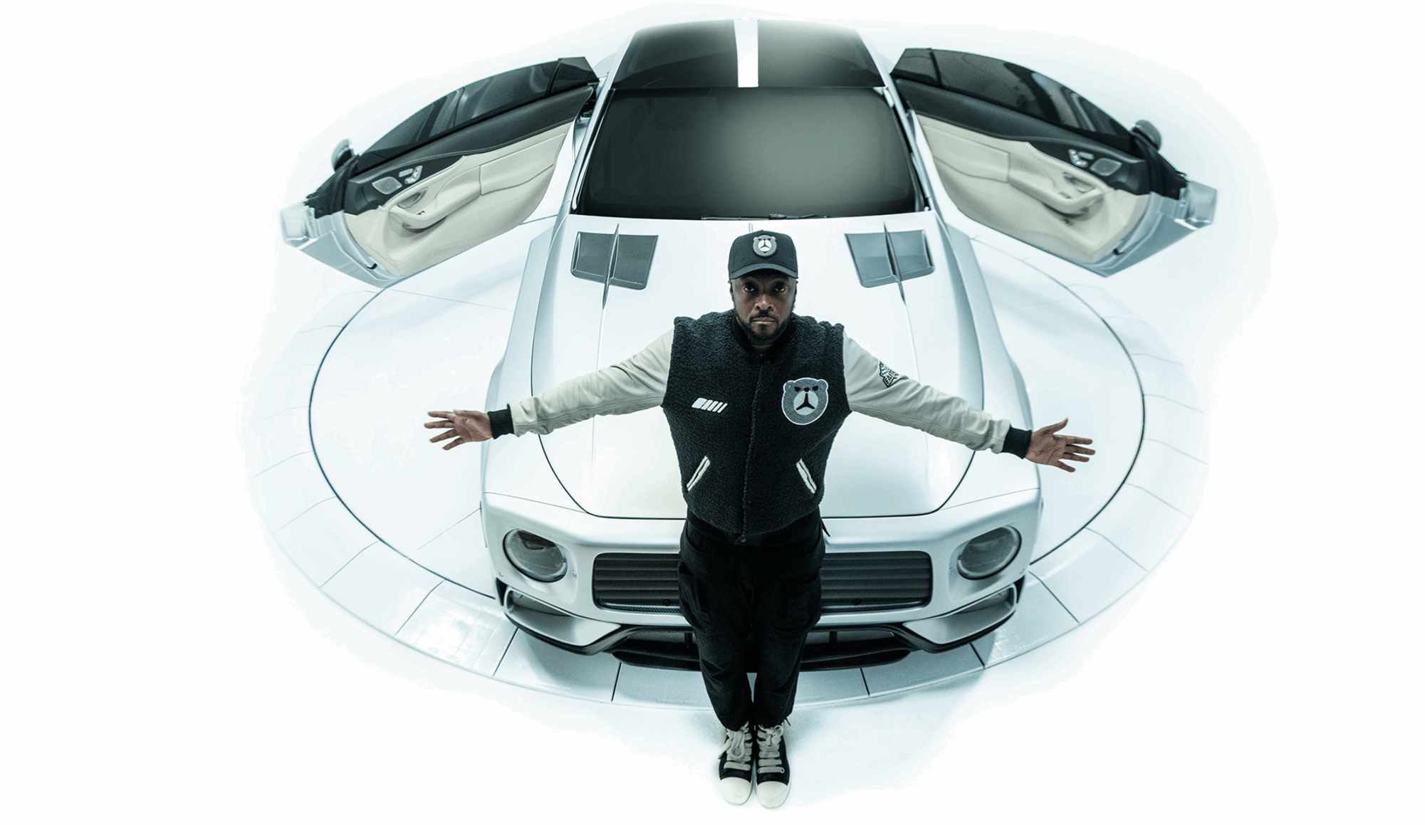 will.i.AMG με σήμα το αρκούδι