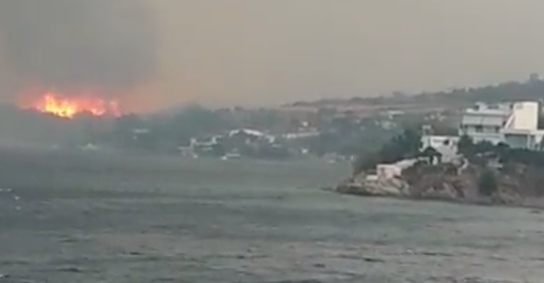 Στις φλόγες και το Μαρμάρι Ευβοίας