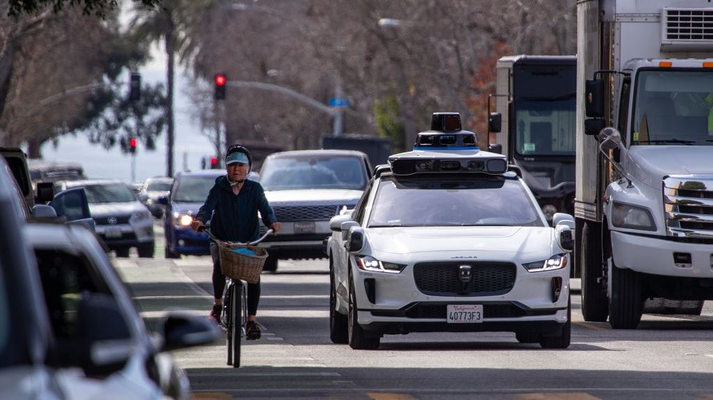 Ταξί χωρίς οδηγούς θα κυκλοφορούν σύντομα στους δρόμους του Λος Άντζελες