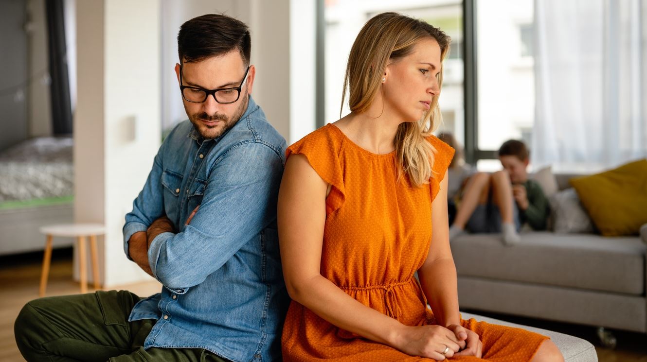 Τι είναι το phubbing και γιατί οδηγεί σε όλο και περισσότερους χωρισμούς