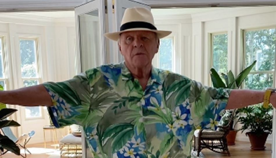 O Anthony Hopkins χορεύει και το Instagram παραληρεί (ξανά)