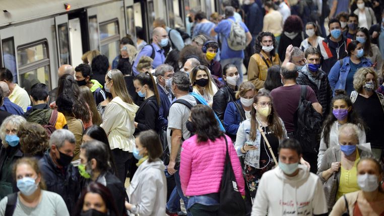 Κορονοϊός: 4.500 νέα κρούσματα