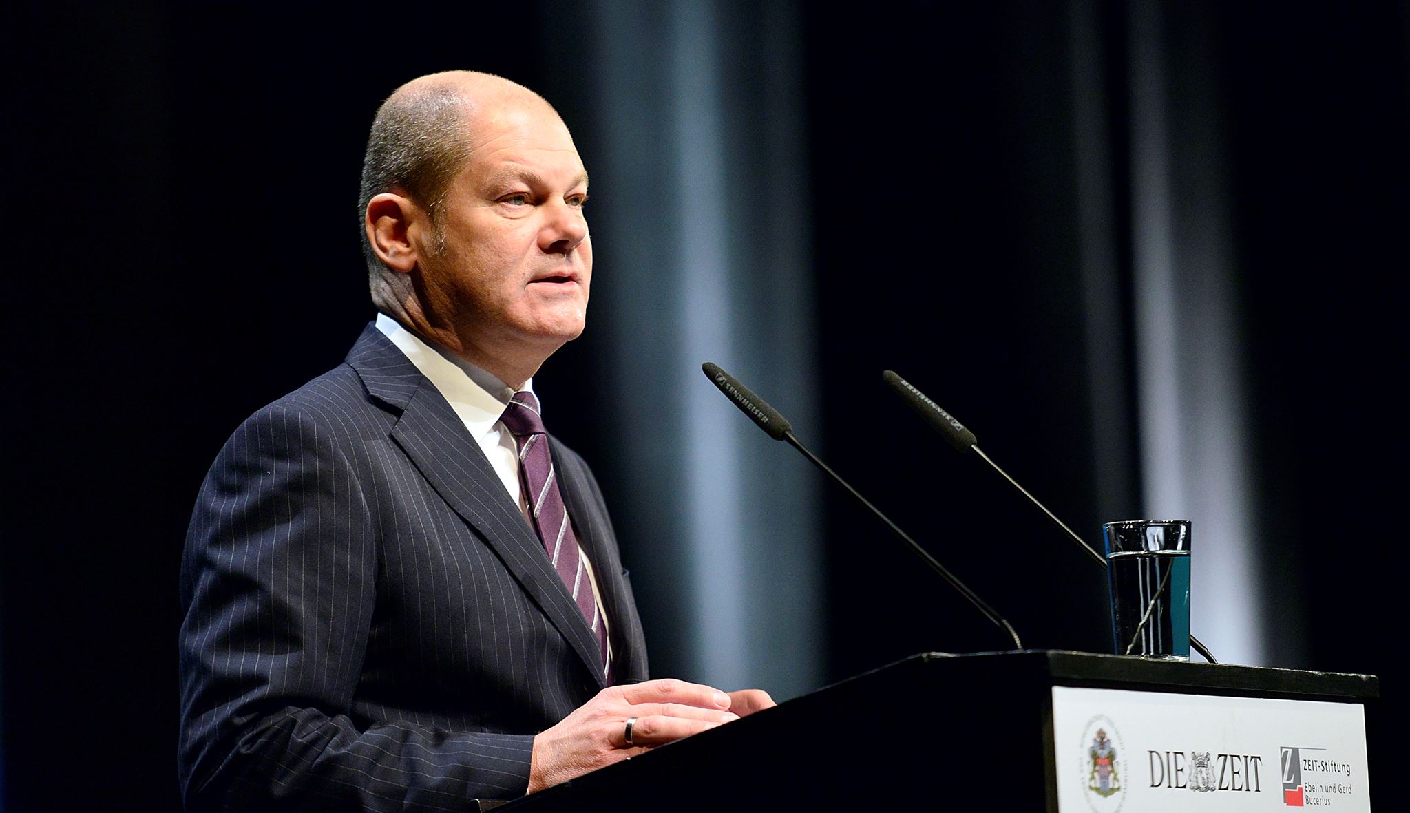 Η Γερμανία αναγκάζεται να βγει μπροστά