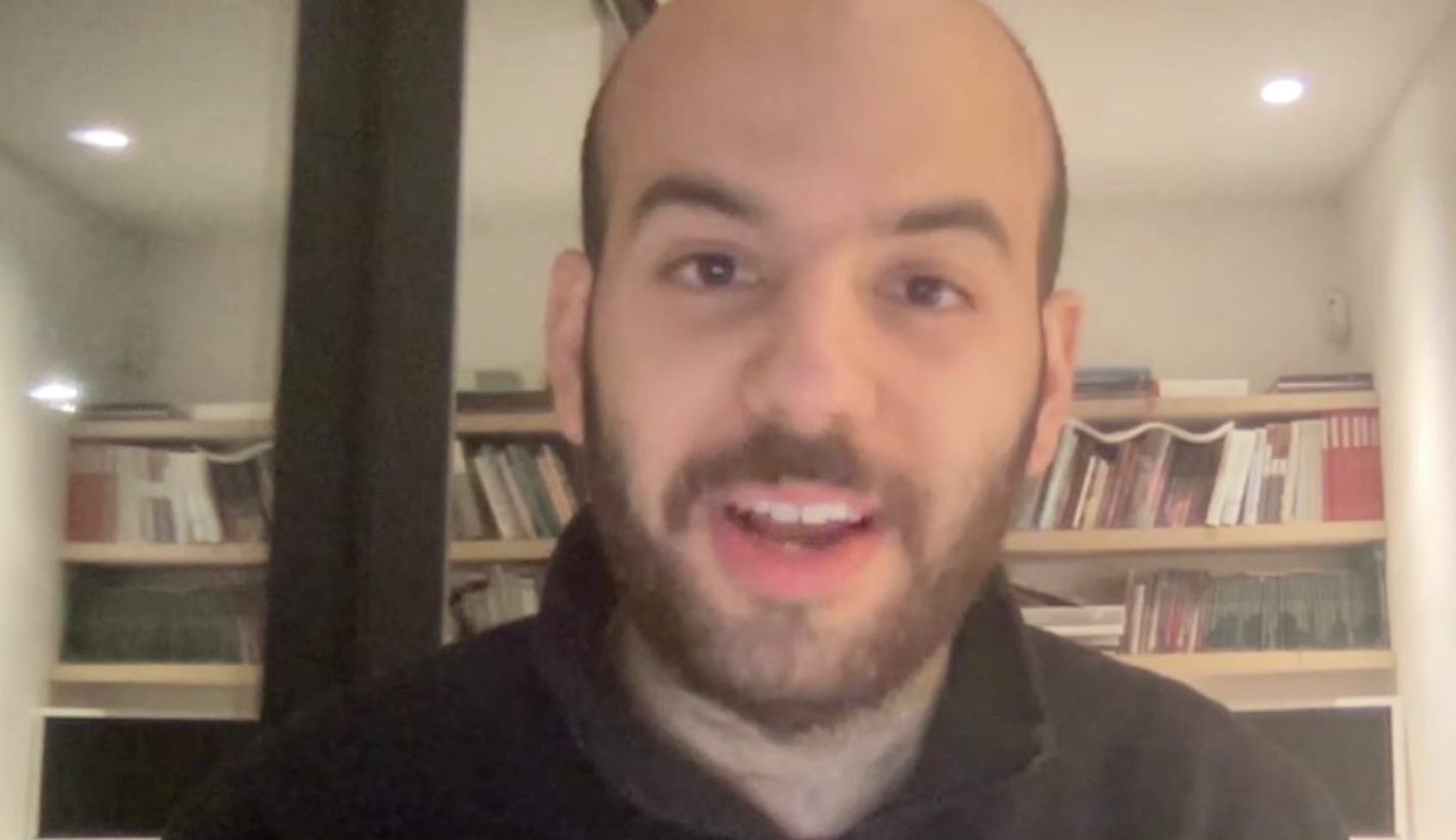 Ο Johnny Boufarhat έγινε πλούσιος μέσα στην καραντίνα, από το κρεβάτι του