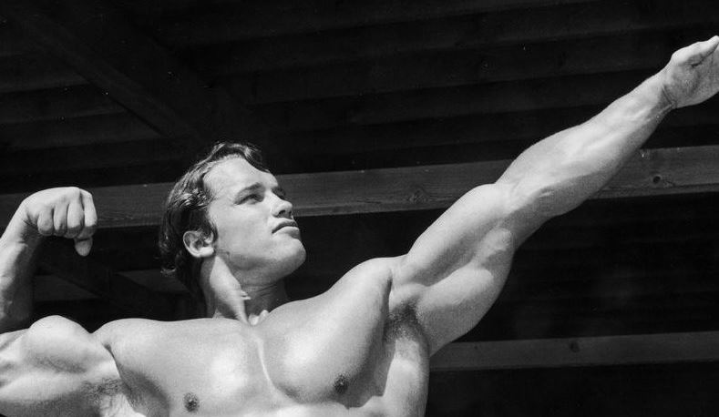 Η αγαπημένη άσκηση του Arnold Schwarzenegger για στήθος, πλάτη και κοιλιακούς