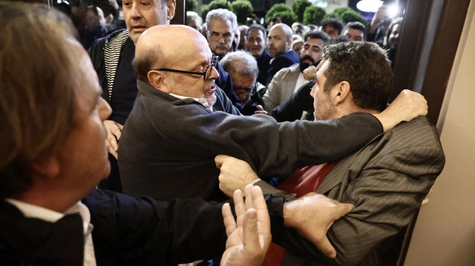 ΣΥΡΙΖΑ: Τα καλύτερα σχόλια και memes για το συνέδριο φιάσκο