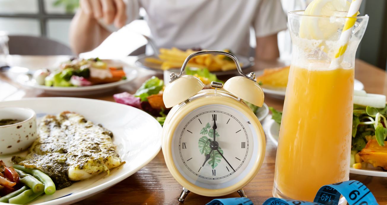 Όλα όσα πρέπει να γνωρίζεις για τη διαλειμματική νηστεία