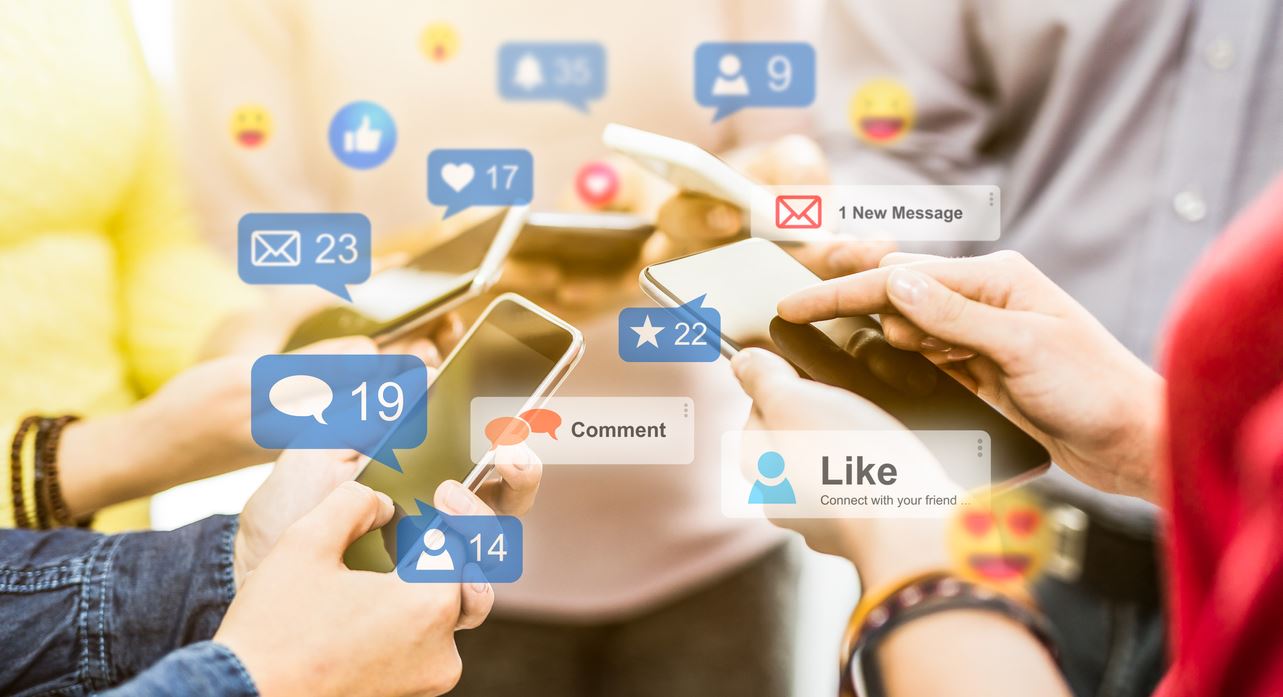 Πόσοι Έλληνες είναι ενεργοί στα social media