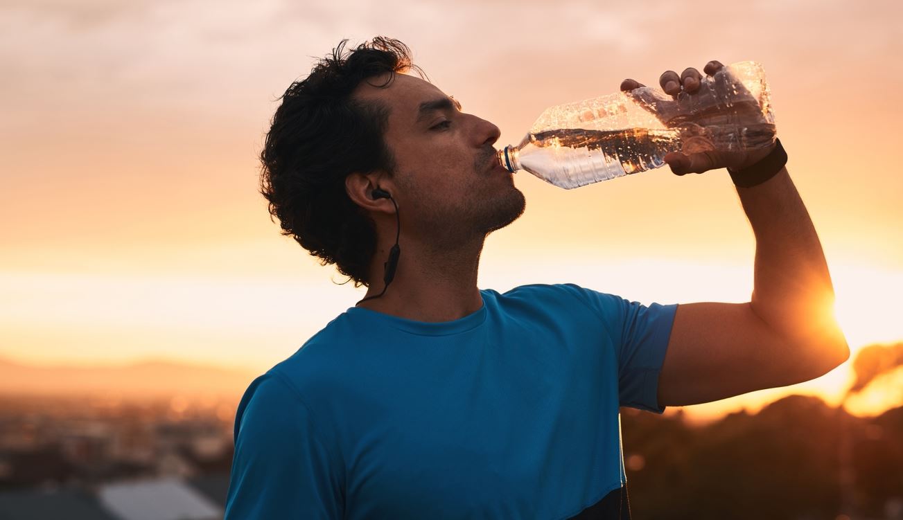 Γιατί το να πίνεις συνεχώς νερό δεν είναι καλή ιδέα