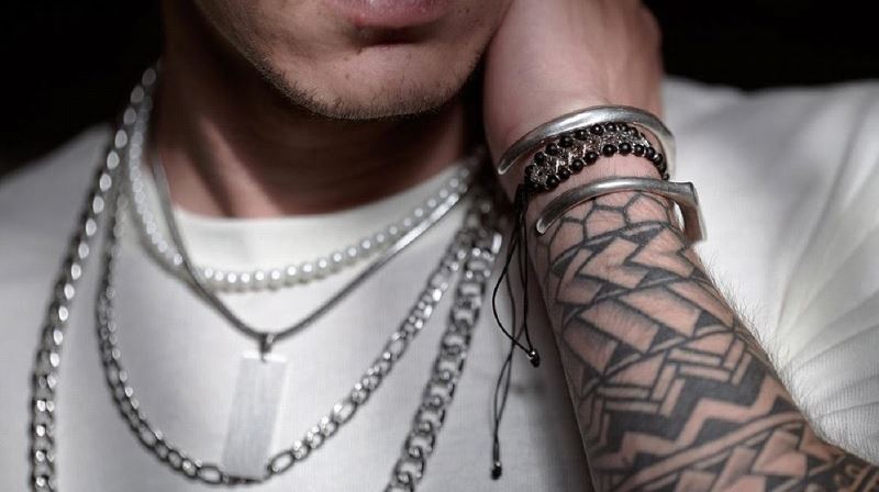 Οι νέες τάσεις στα αντρικά κοσμήματα