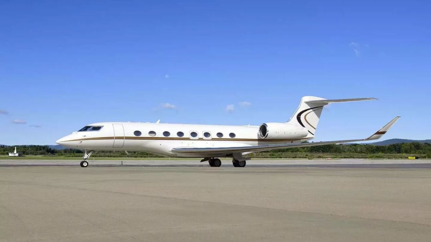 Μπορείς να αγοράσεις το ιδιωτικό τζετ του Jeff Bezos πλέον, αν έχεις δυο φράγκα στην άκρη